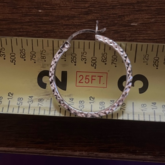 1 inch Diamond-Cut Oval Hoop Earrings in 14K White Gold - Picture 3 of 9